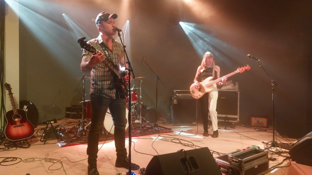 Concert: Quiet Hollers vechten (succesvol) tegen jetlag bij&nbsp;Fluor