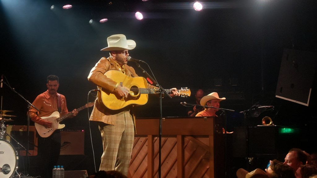 Fenomenale showman Charley Crockett zet Melkweg op z’n kop&nbsp;(concert)