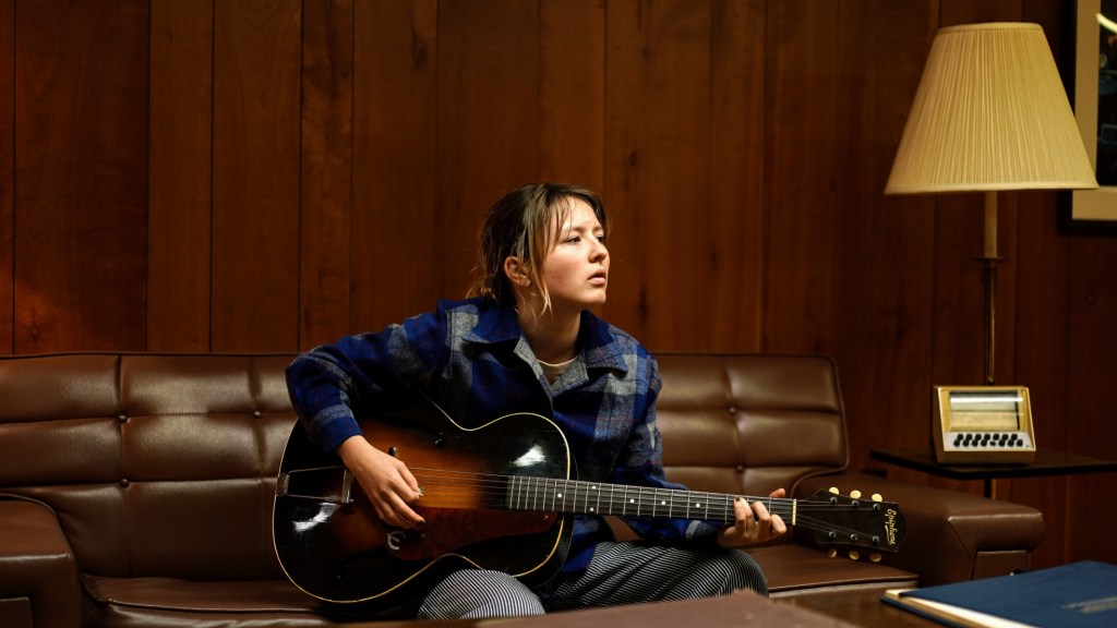 De playlist van Nora Brown: ‘Ik raad Brighde Chaimbeul altijd aan bij&nbsp;vrienden’