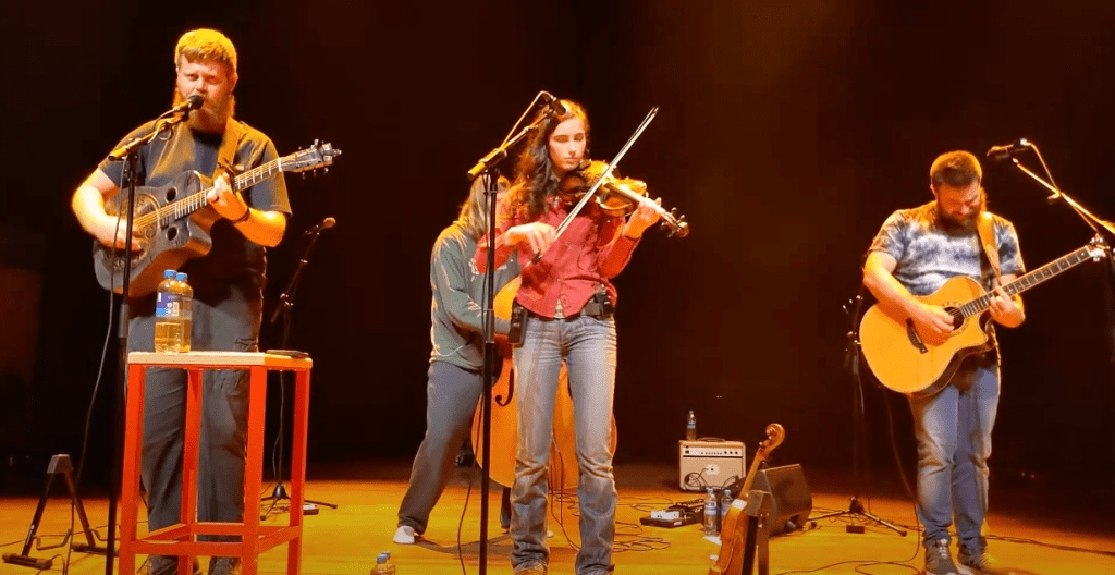 Oliver Anthony kan hype niet waarmaken in TivoliVredenburg, maar dat deert publiek&nbsp;niet
