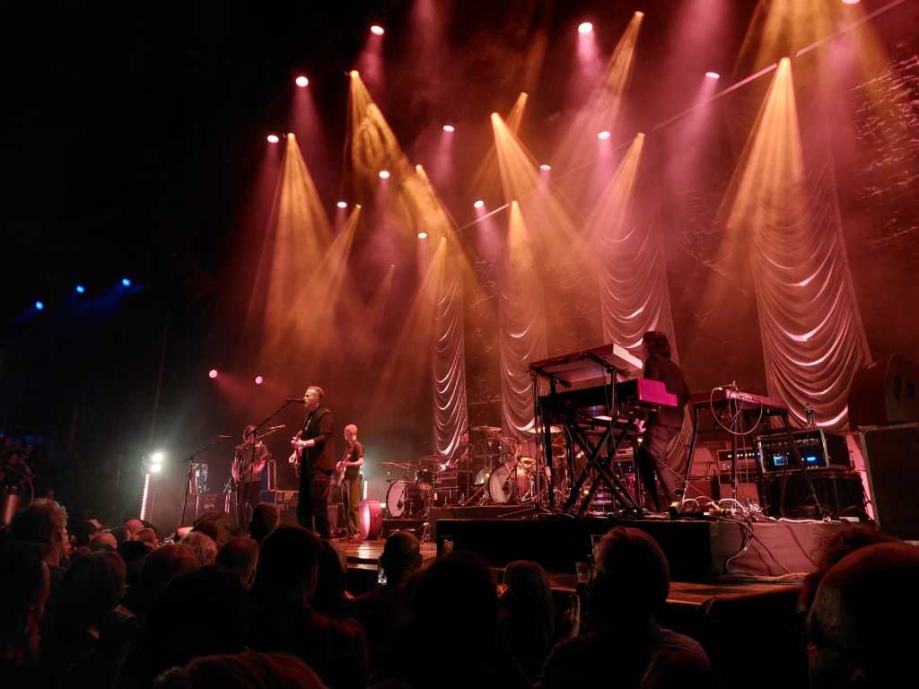 Er gaat weinig boven Jason Isbell and the 400 Unit, bewijst de band in TivoliVredenburg